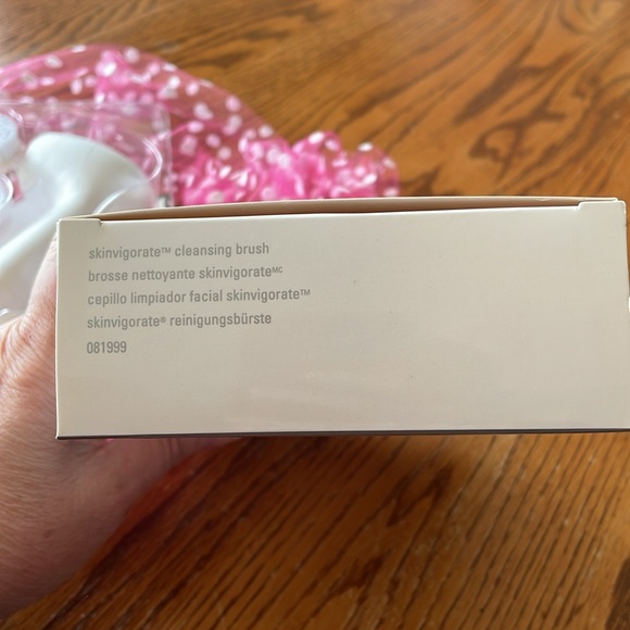 Mary Kay Skinvigorate Cleaning Brush - Picture 9 of 9